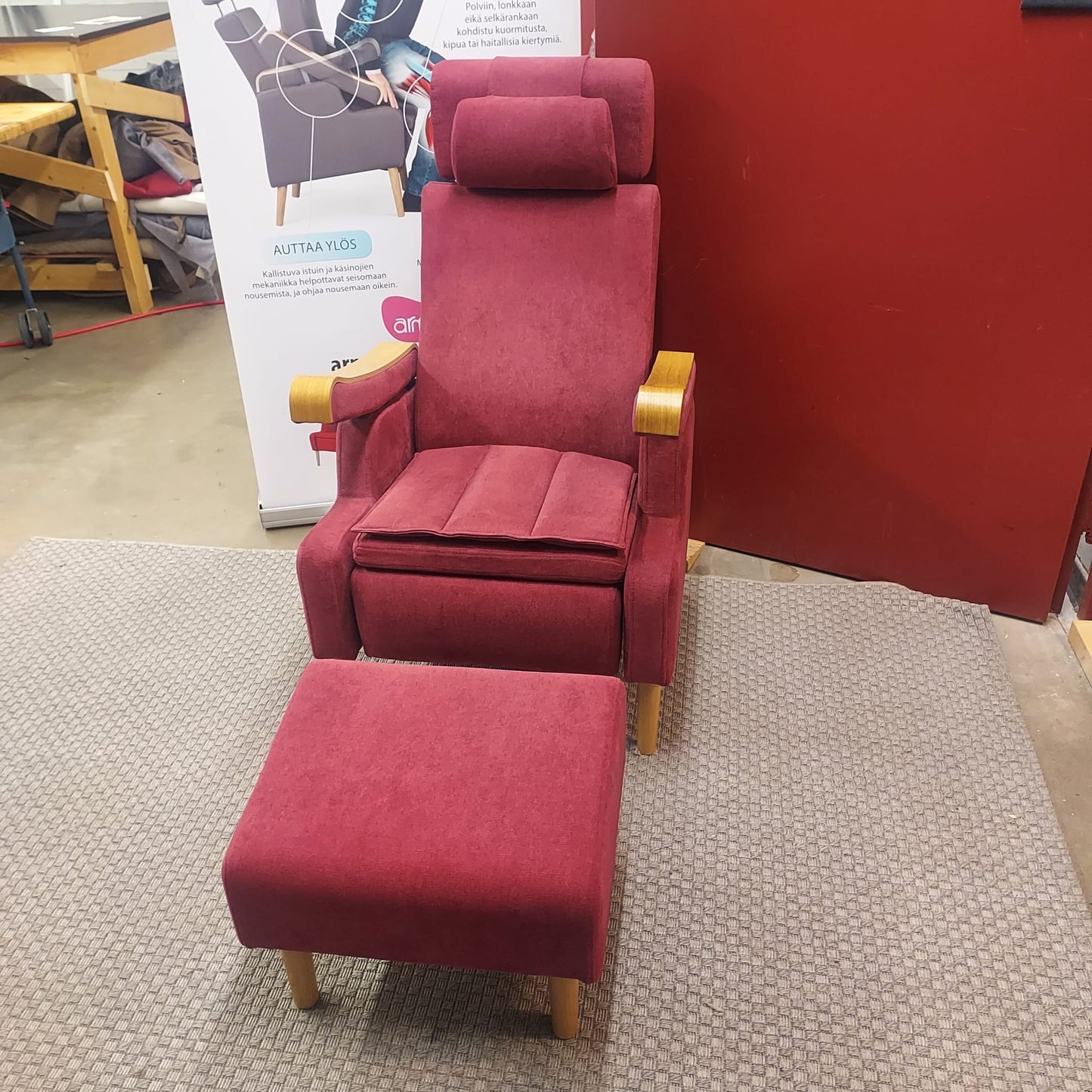 Armi Aktiivituoli Design (viininpunainen) + rahi