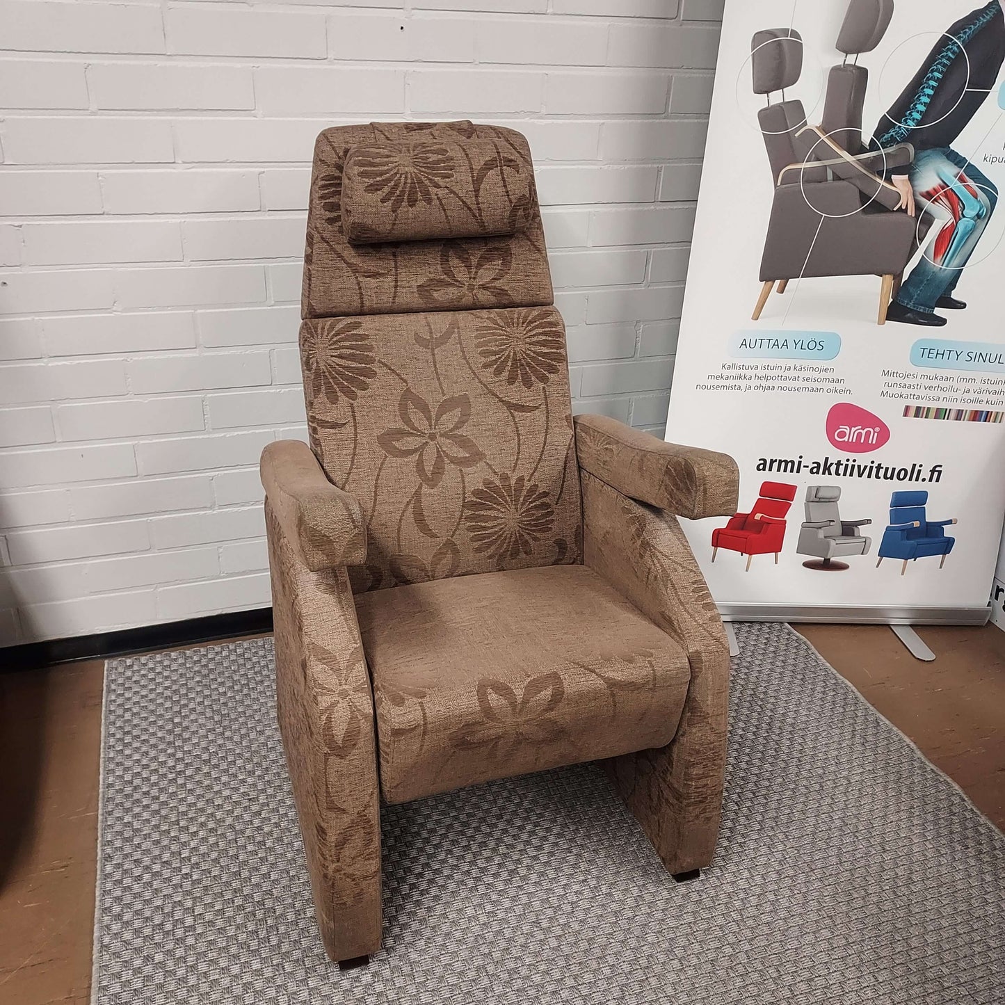 Armi Aktiivituoli Classic (vaaleanruskea kukkakuvioinen)