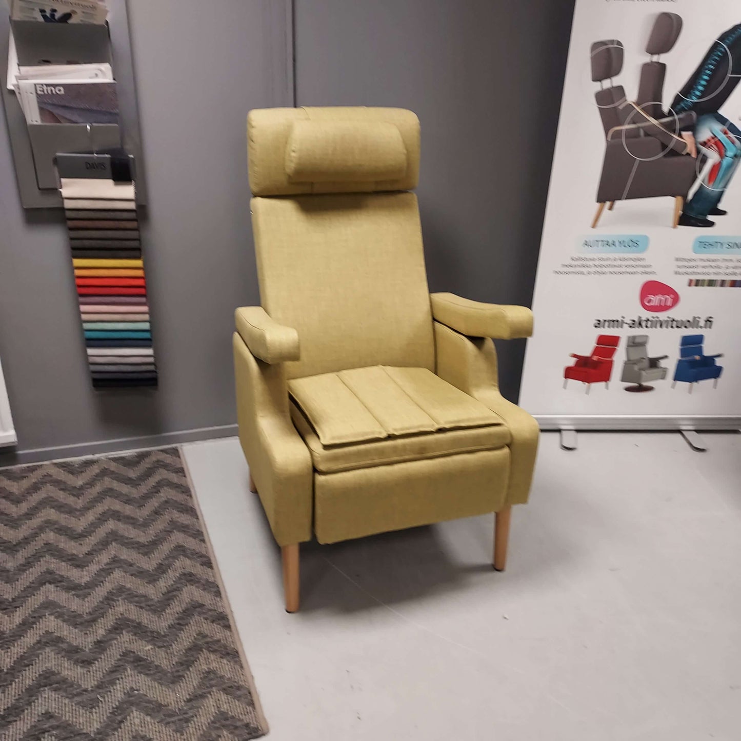 Armi Aktiivituoli Design (kellertävän/vaaleanvihreä) + käsinojasuojat