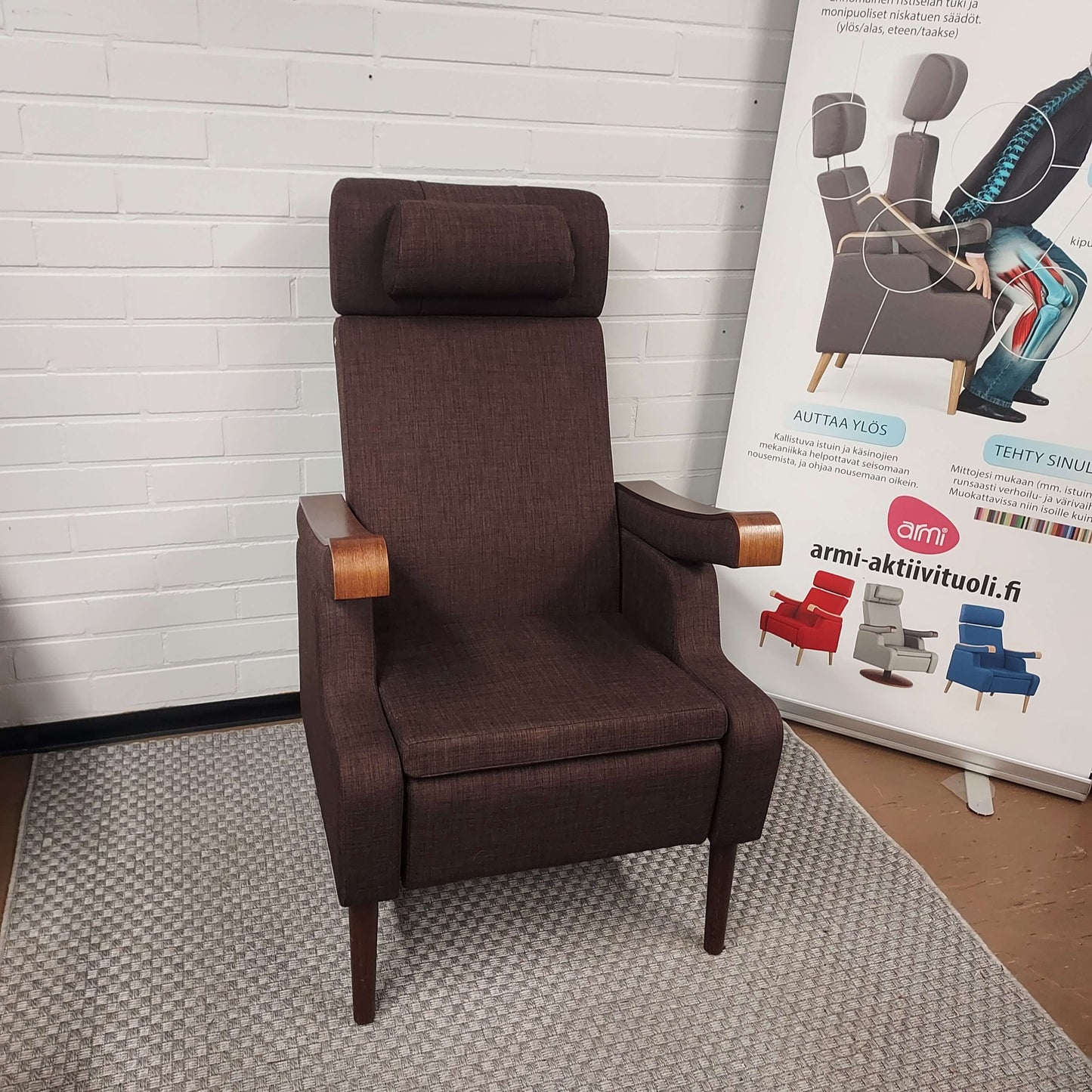 Armi Aktiivituoli Design (tummanruskea)