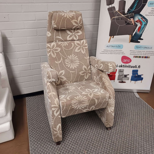 Armi Aktiivituoli Classic + istuin- ja käsinojasuojat (beige kukkakuvioinen)